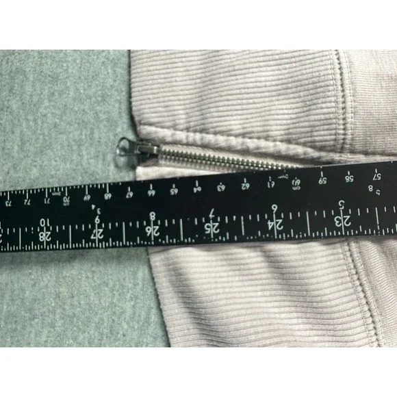 Gaiam Medium Women's Pink Lavender Lotus Zipper Sweatshirt Top - Picture 6 of 6